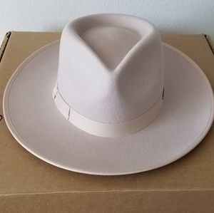 Gigi Pip Monroe Rancher